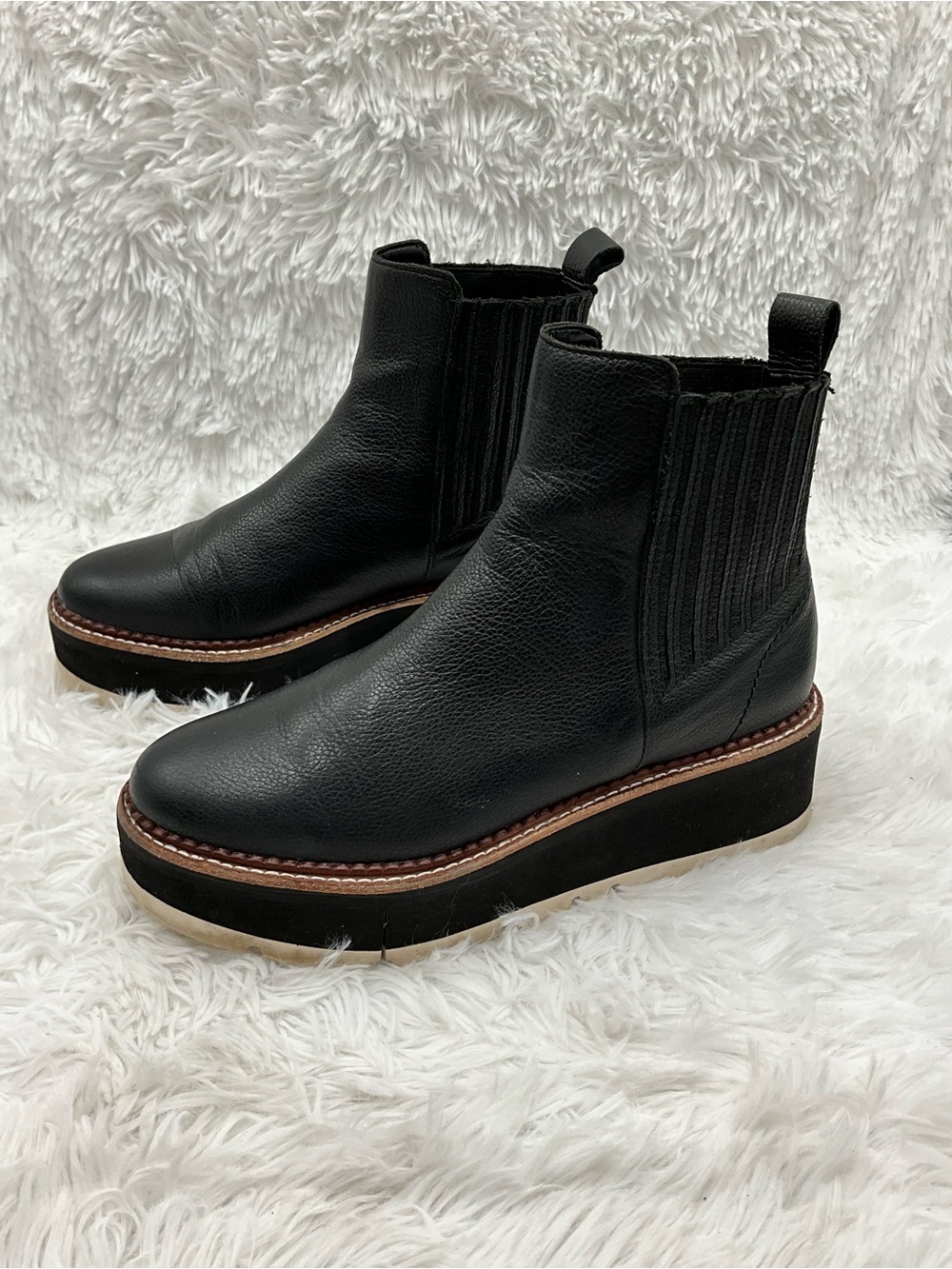 Dolce Vita Trevor Boots Size 7.5 Black Leather Platform Chelsea Ankle Boots